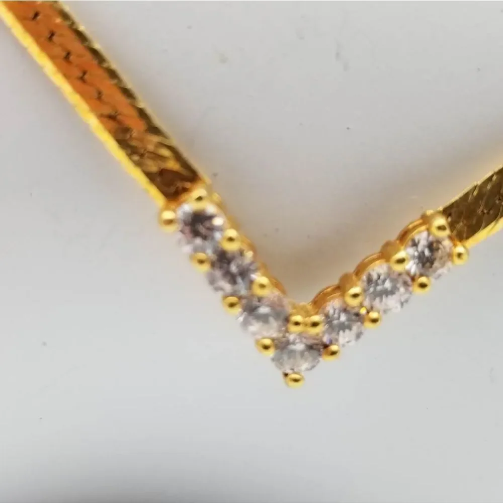 Beautiful v crystal gold necklace 💛 gold filled‎ - Picture 2 of 2